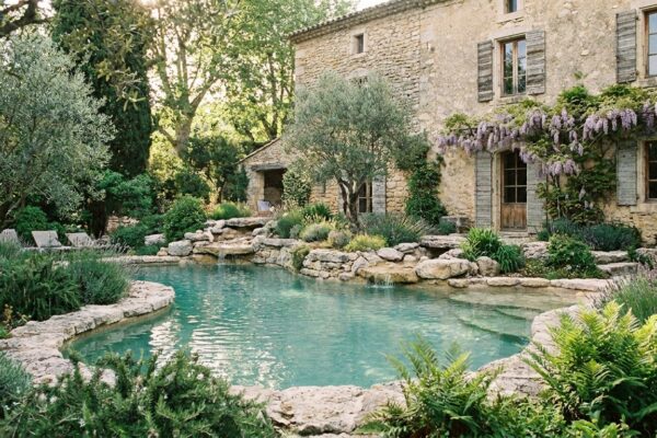piscine-lagon-maison-ancienne-2025.png